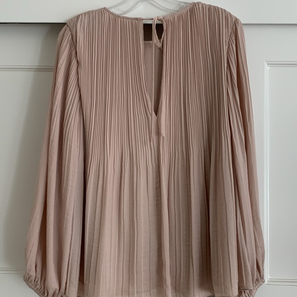 Elizabeth & James Baker Pleated Blouse - Picture 2 of 7